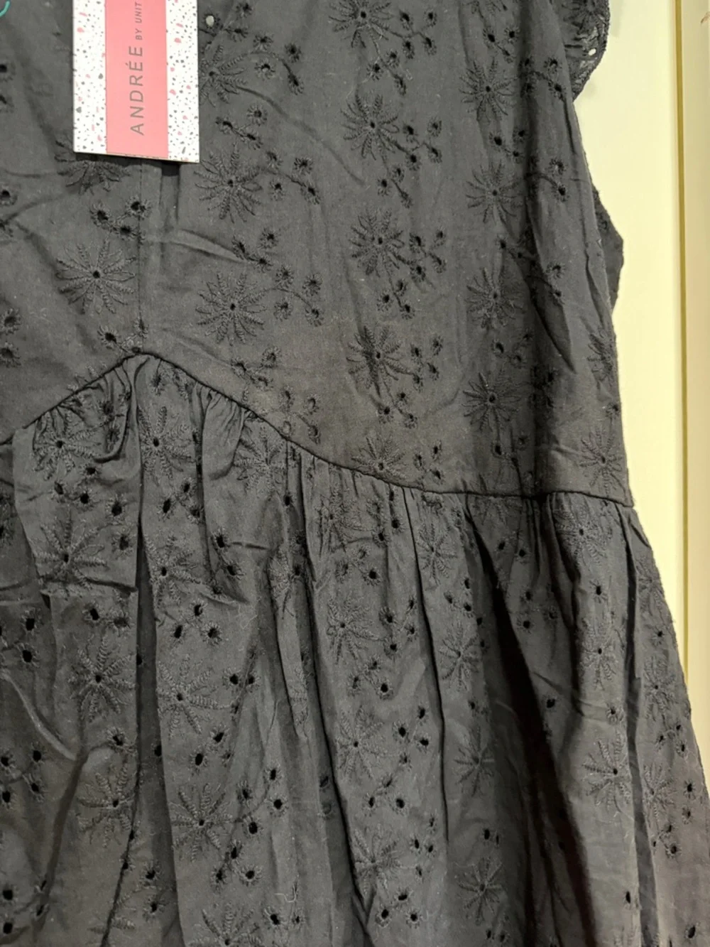 NWT Andree Black Eyelet Peplum V-Neck Blouse - Picture 5 of 9